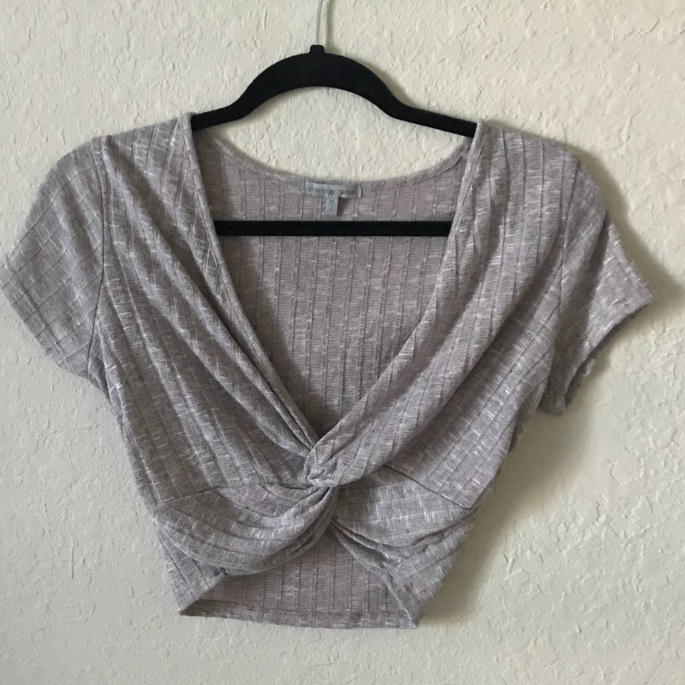 Crop Knot & Lowcut Shirt